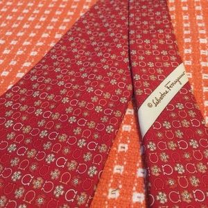 Salvatore Ferragamo Red Gancini Print Silk Tie